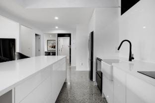 Stunning Newly Renovated 2BR 2BA Carpark, Manukau Vacation rental in Auckland
