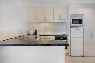 Takapuna Apt Views Carpark Tennis Gym Pool Vacation rental in Auckland