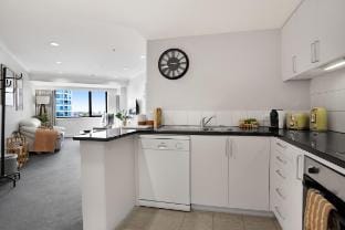 Heart of Takapuna 1BR Carpark Pool Gym & Tennis Vacation rental in Auckland