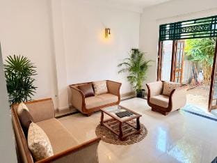 House with Private Pool Perfect for Family Holiday Vacation rental in Dehiwala-Mount Lavinia