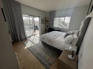 Sunset Links Golf Estate home, walk to beach Vacation rental in Cape Town