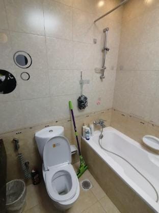 Master Room/Bath inside Vacation rental in Dubai