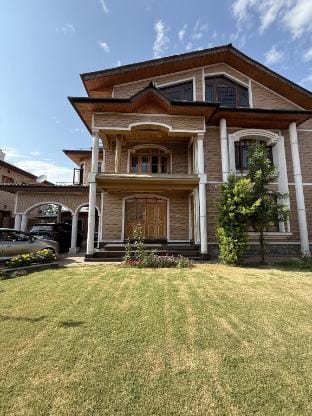 Gillani house Vacation rental in India