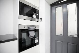 Dixon House, near Bolton, Free Parking, by NMB Property Vacation rental in England
