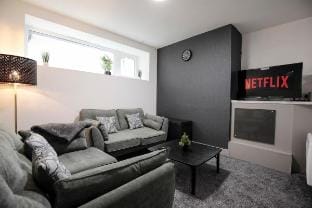 Bartlam Place, Oldham Town Centre, by NMB Property Apartment in Oldham