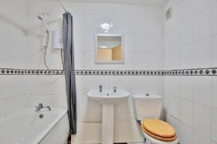 City View Apartment, Free Parking, by NMB Property Apartment in Salford