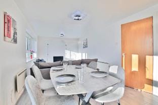 City View Apartment, Free Parking, by NMB Property Apartment in Salford