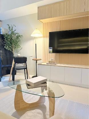 Solmera Cove: Spacious Modern 1BR | Work + Stay Apartment in Pasig