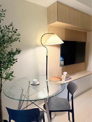 Solmera Cove: Spacious Modern 1BR | Work + Stay Apartment in Pasig
