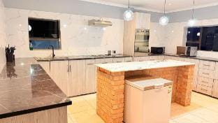 Nexus Luxury Lodge D(Netflix,Free Wi-fi,Dstv) Vacation rental in Gauteng