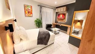 Nexus Luxury Lodge C(Netflix,Free Wifi,Dstv) Vacation rental in Gauteng