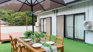 Fuji-Q 10分｜河口湖6分・露天風呂施設近く・BBQ・広々テラス・定員12名・駐車場12台 Vacation rental in Shizuoka Prefecture