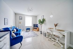 Blue Horizon 1-Bedroom Apartment Near Hospital Vacation rental in Cardiff