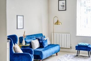 Blue Horizon 1-Bedroom Apartment Near Hospital Vacation rental in Cardiff