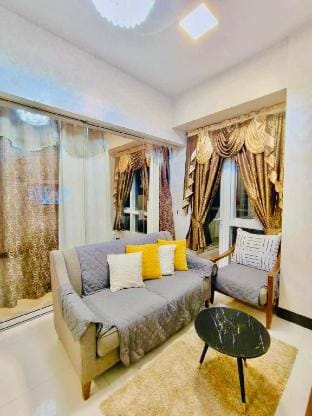 One Pacific Mactan | Beach & Pool Access| Bathtub Vacation rental in Lapu-Lapu City