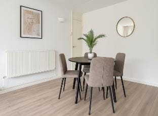 Elegant 2 Bedroom Apartment in Battersea Vacation rental in London