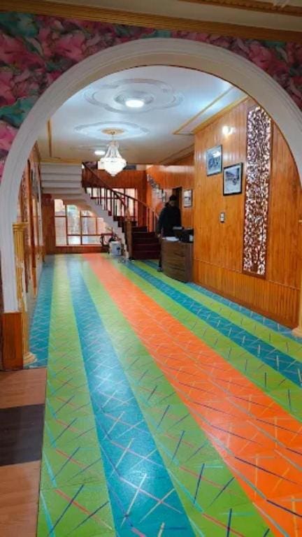 Hotel Himalayan Resort Srinagar, 4 km from Dal Lak Hotel in India