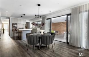 Modern Spacious 4BR + Pool - 5mins drive Airport Long Term Availabale Please contact within Vacation rental in Melbourne
