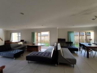 5 Bedroom Serviced House Vacation rental in Auckland