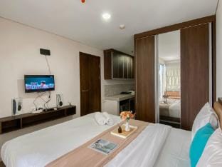 Cozy Comfort Living Studio Enviro Apt By Travelio Apartment in West Java