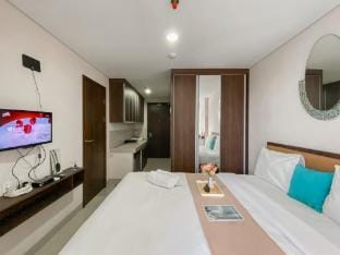 Cozy Comfort Living Studio Enviro Apt By Travelio Apartment in West Java