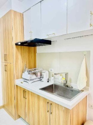 Sam's Luxury Suite by Bethchay Vacation rental in Quezon City
