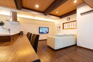 貸切/天然温泉3分/大型TV/キッチン/洗濯機・ガス乾燥機/高野山まで60分/ Vacation rental in Japan