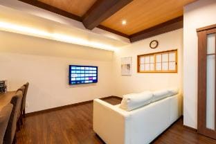 貸切/天然温泉3分/大型TV/キッチン/洗濯機・ガス乾燥機/高野山まで60分/ Vacation rental in Japan