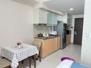 Easyworld @ One Uptown Residence B Apartment in Manila City