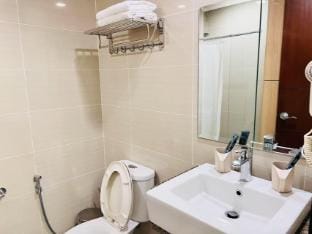 Easyworld One Uptown Residence K Apartment in Manila City