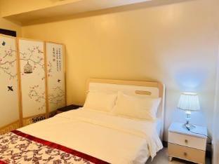 Easyworld One Uptown Residence 14M Apartment in Makati