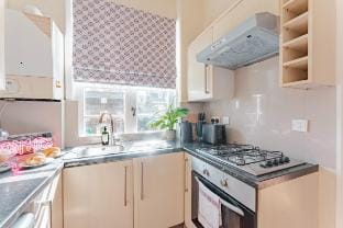 The Wandsworth Haven | 2-Bed Family Apartment Vacation rental in London