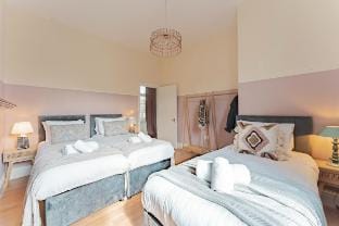 The Wandsworth Haven | 2-Bed Family Apartment Vacation rental in London
