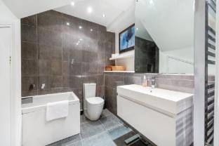 Stunning City Centre Living with Parking Apartment in Bristol