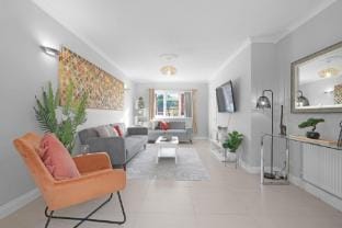 Keel Drive Modern 3-Bedroom, 2-Bathroom Home Vacation rental in Slough