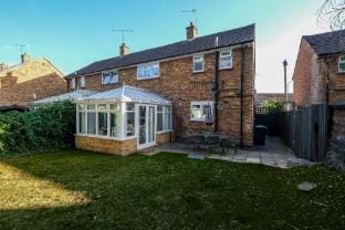 Keel Drive Modern 3-Bedroom, 2-Bathroom Home Vacation rental in Slough