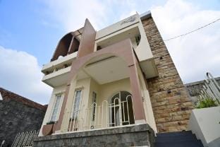 Maison Belle Vacation rental in Batu
