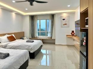 Zennith Suites Studio near KSL max 5 pax Vacation rental in Johor Bahru
