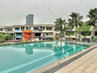 Zennith Suites Studio near KSL max 5 pax Vacation rental in Johor Bahru