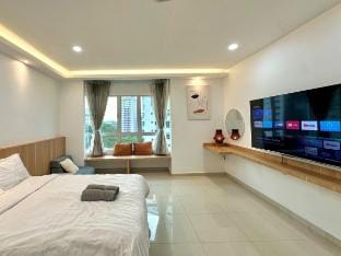 Zennith Suites Studio near KSL max 5 pax Vacation rental in Johor Bahru