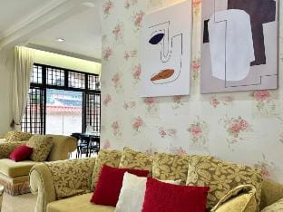 JB Town Landed Home near KSL Midvalley CIQ | 4B3B Vacation rental in Johor Bahru