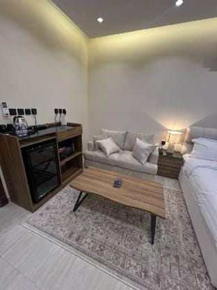 1BR / 65 Smart TV, Fiber, Self Check-in Apartment in Al Khobar