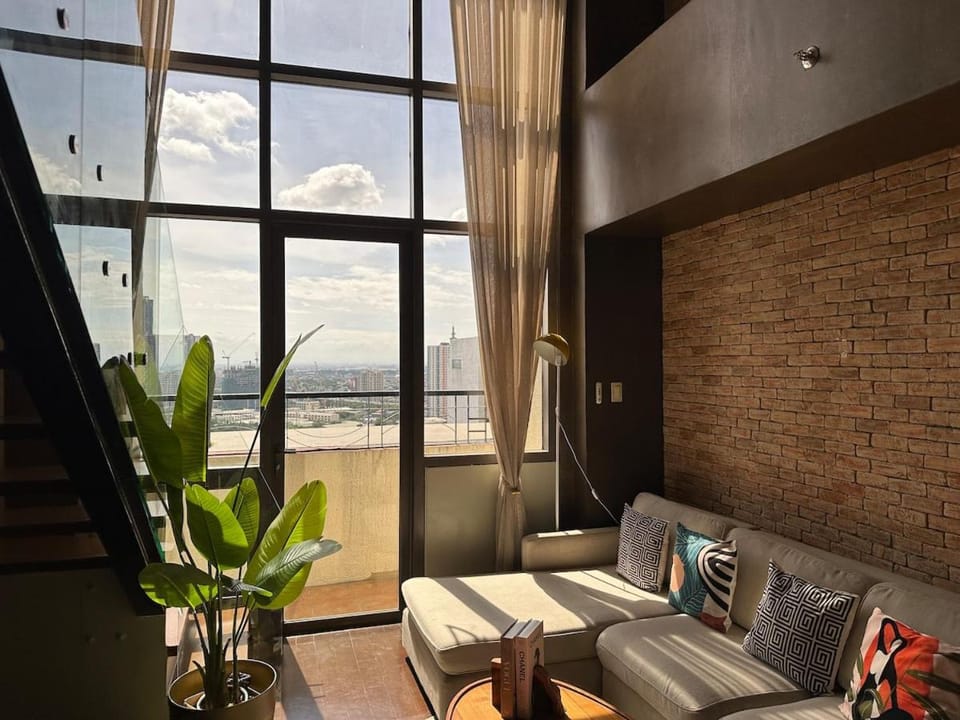 100 SQM | 3BR in Central Makati | Greenbelt Area Apartment in Pasay
