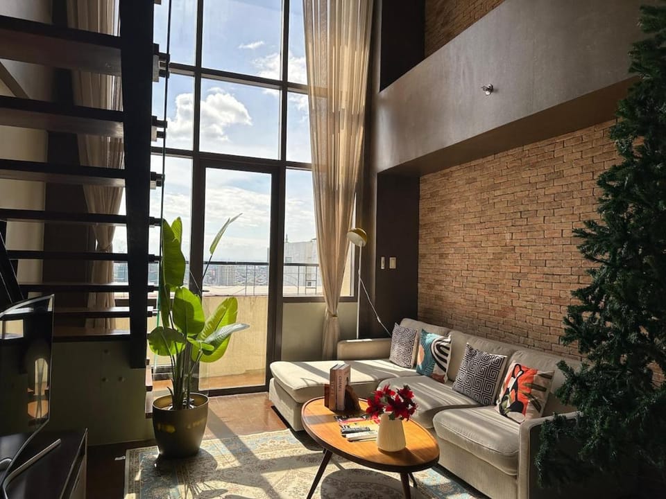 100 SQM | 3BR in Central Makati | Greenbelt Area Apartment in Pasay