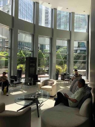 Huge 101-SQM Loft in Central BGC | Up to 12 Guests Apartment in Makati