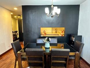 Stylish 100 SQM | 3BR Loft Near Greenbelt Makati Apartment in Pasay