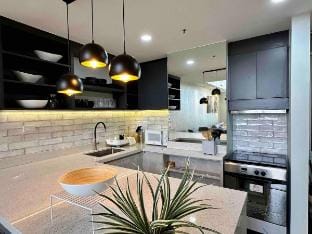 Huge 100-SQM | 3BR Loft near Greenbelt Makati Vacation rental in Pasay