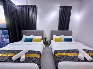 Stylish 3 rooms Infinity Pool 2 carparks Vacation rental in George Town