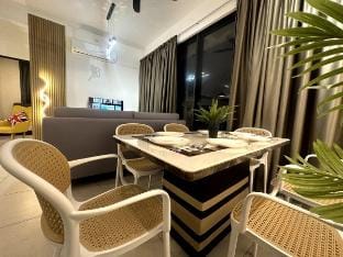 Metz 3 Bedrooms 2carpark Suites Vacation rental in George Town