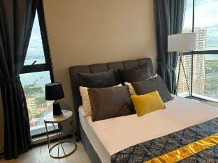 Littleton 3 Bedroom 2 Carpark Infinty Pool Vacation rental in George Town